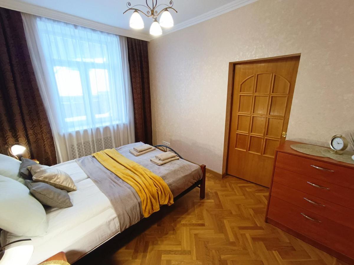 Old Town Retreat With Stunning Views 2 Bedroom Apartment Nearby The Church Of Saint Peter Riga Exterior photo