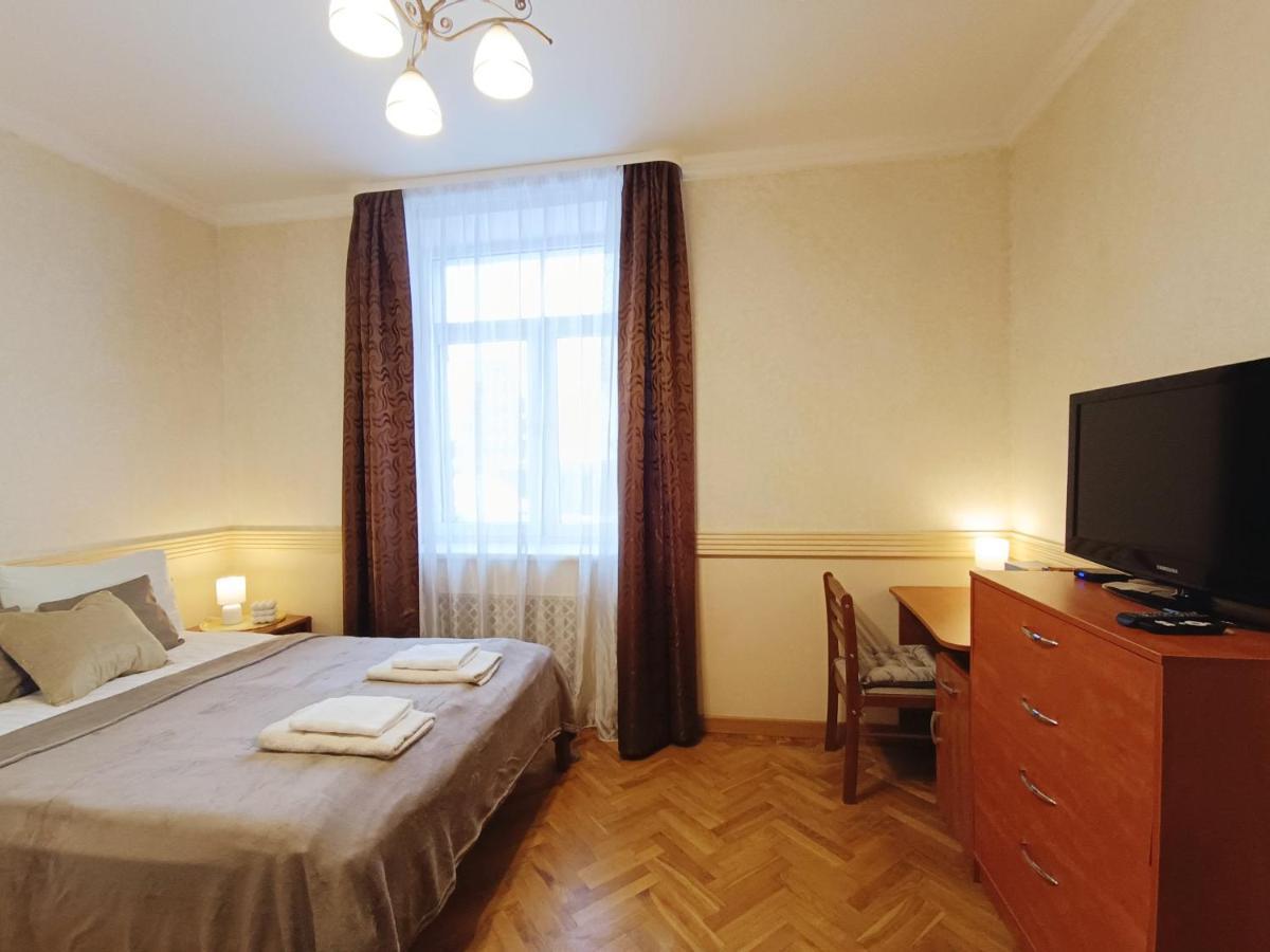 Old Town Retreat With Stunning Views 2 Bedroom Apartment Nearby The Church Of Saint Peter Riga Exterior photo