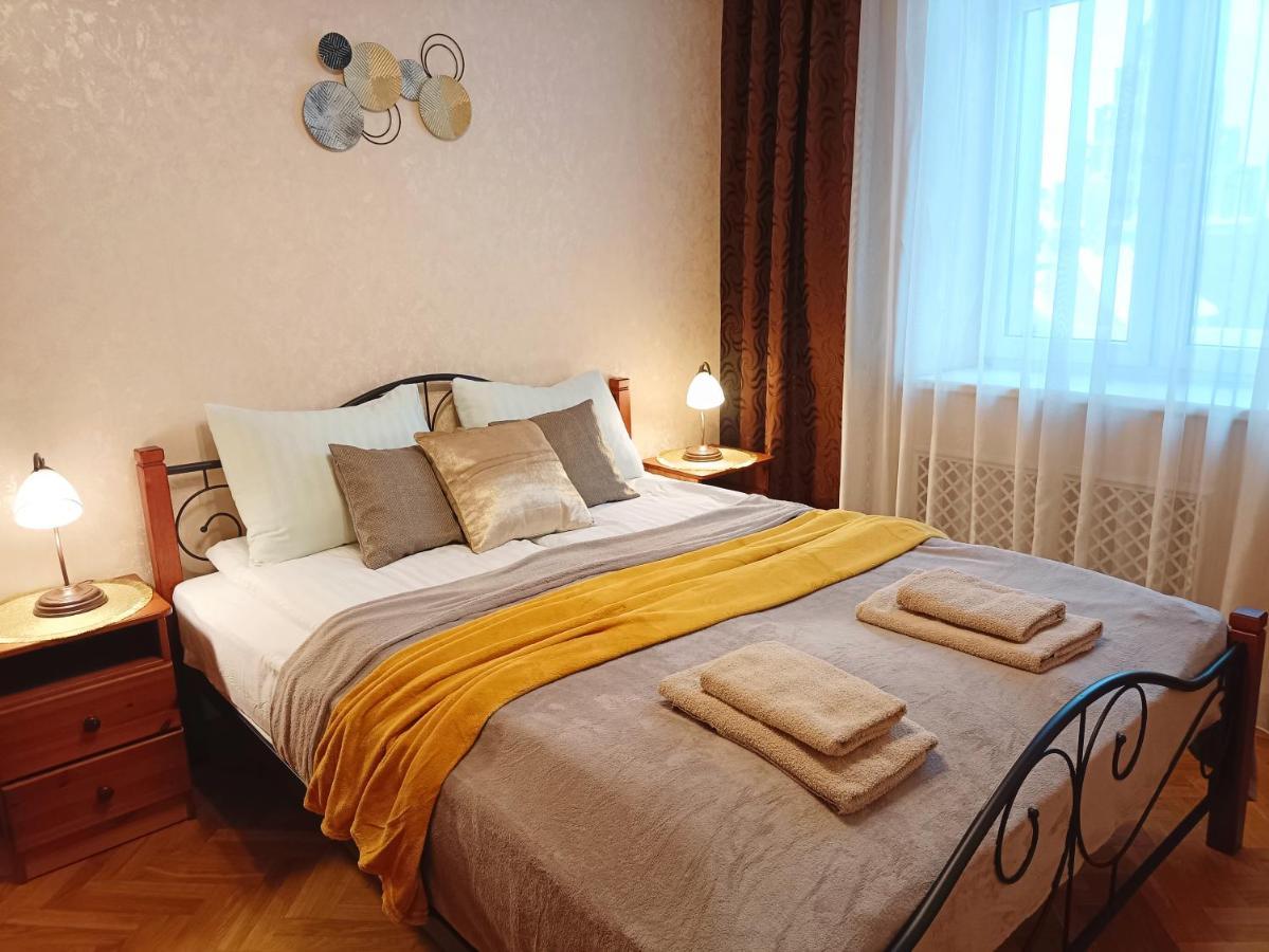 Old Town Retreat With Stunning Views 2 Bedroom Apartment Nearby The Church Of Saint Peter Riga Exterior photo