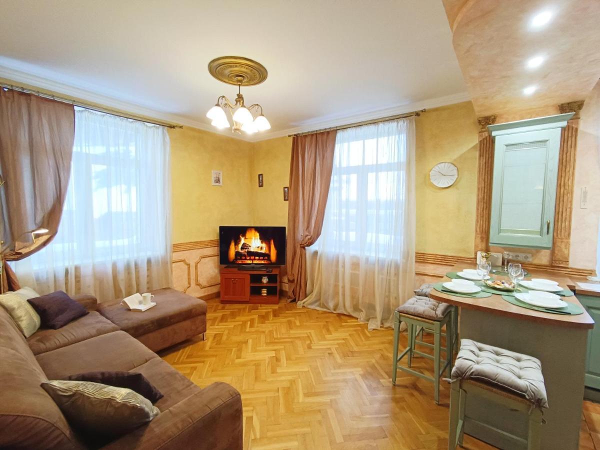 Old Town Retreat With Stunning Views 2 Bedroom Apartment Nearby The Church Of Saint Peter Riga Exterior photo