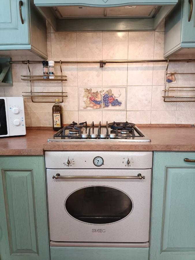 Old Town Retreat With Stunning Views 2 Bedroom Apartment Nearby The Church Of Saint Peter Riga Exterior photo