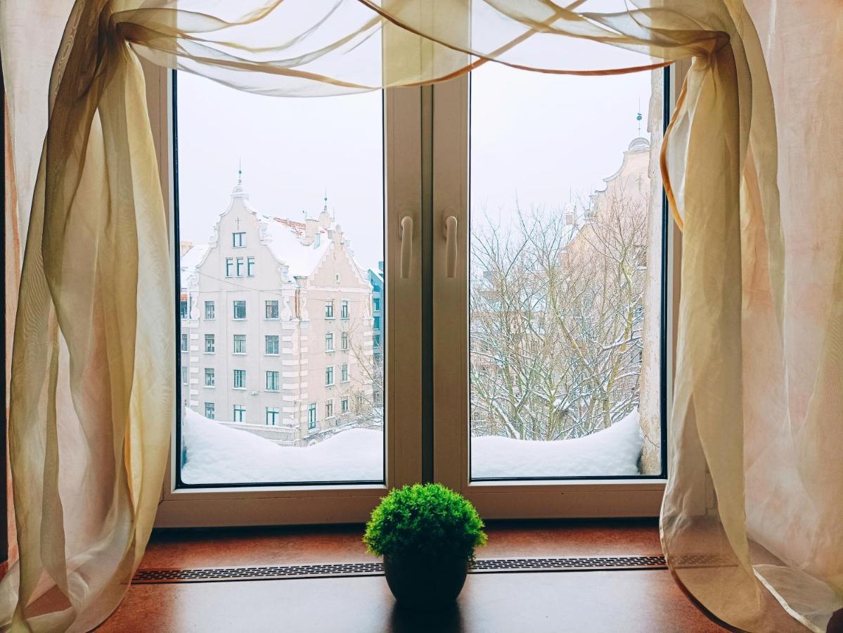 Old Town Retreat With Stunning Views 2 Bedroom Apartment Nearby The Church Of Saint Peter Riga Exterior photo